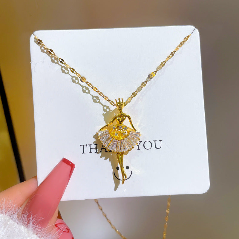 Collana con ciondolo a forma di ballerina minimalista in acciaio al titanio con zirconi micro-pavé, design geometrico, stile fresco e dolce