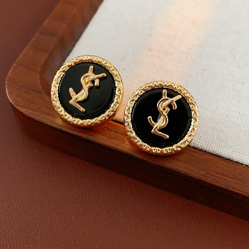 Pendientes de Aleación con Forma de Letra, Estilo Vintage Chic, con Acabado Chapado en Oro y Postes de Acero Inoxidable para Mujer