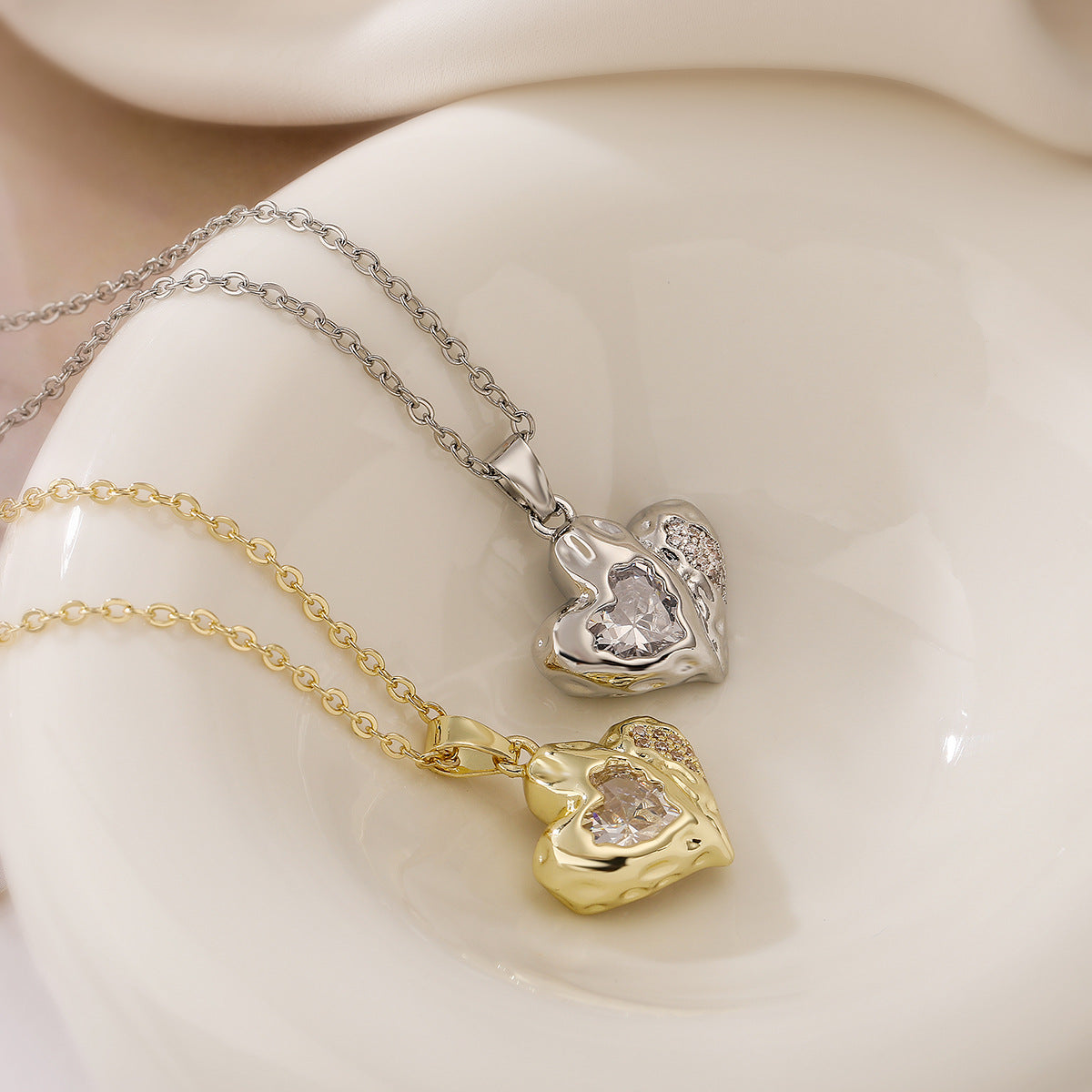 Minimalist Double Heart Shaped Copper Necklace with Real Gold Plating and Zircon Inlay for Women
