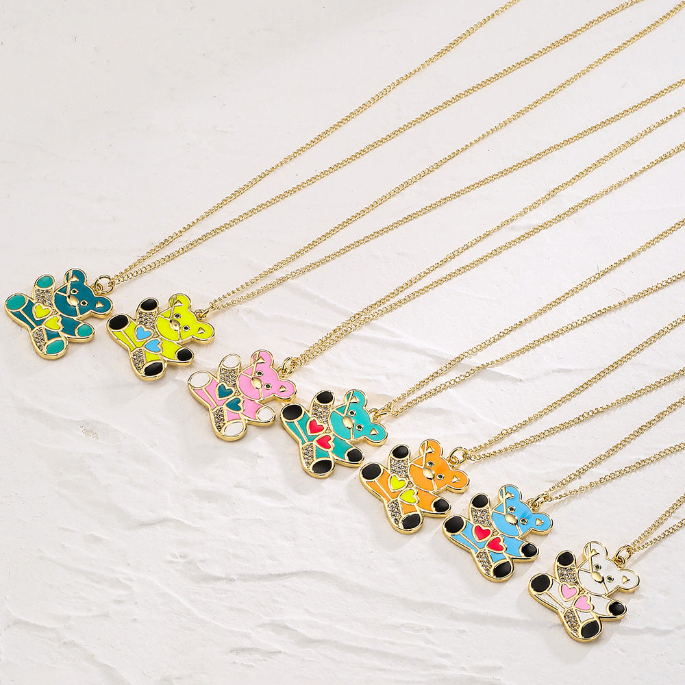 Collana con Pendente Orsetto Carino da Donna Realizzata in Rame con Placcatura in Oro 18K e Finitura a Smalto con Accenti in Zirconi Cubici