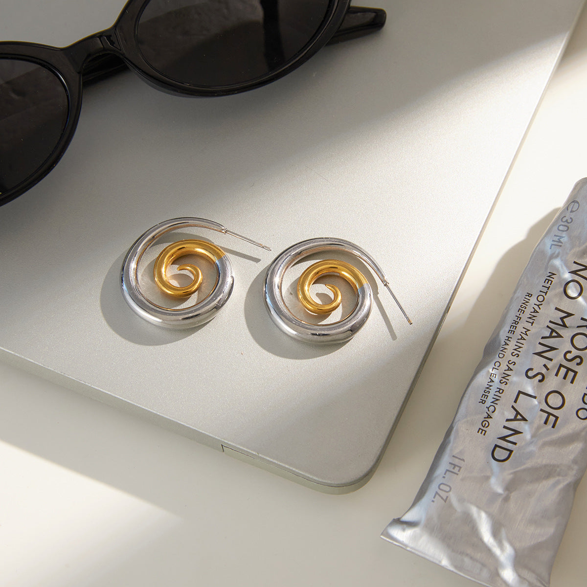 Pendientes de acero inoxidable geométricos minimalistas con baño de oro al vacío PVD para mujer