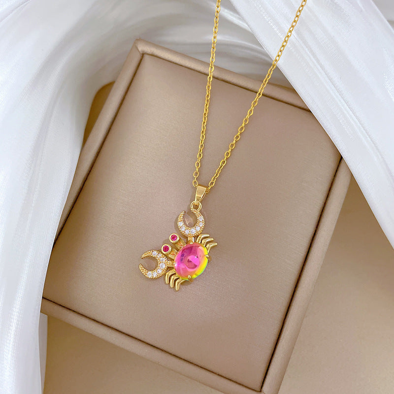 Collana in Acciaio al Titanio a Forma di Granchio in Stile Cartone Animato con Intarsio di Strass per Donne e Unisex, Delicata Catena Clavicola con Design Geometrico