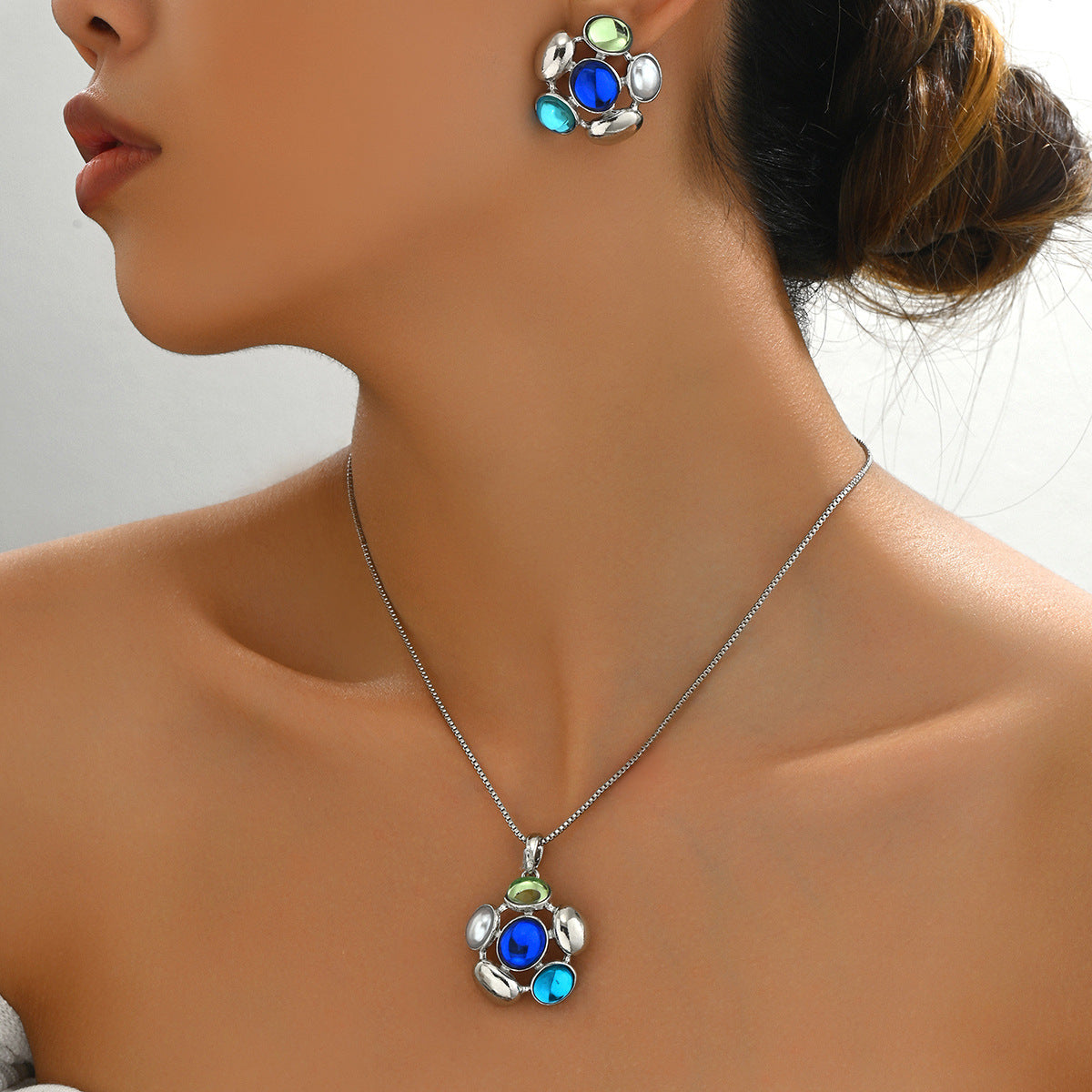 Fashion OL Style Floral Petal Design Copper Necklace and Earrings Set with Inlaid Gold-Plated Artificial Gemstones for Women
