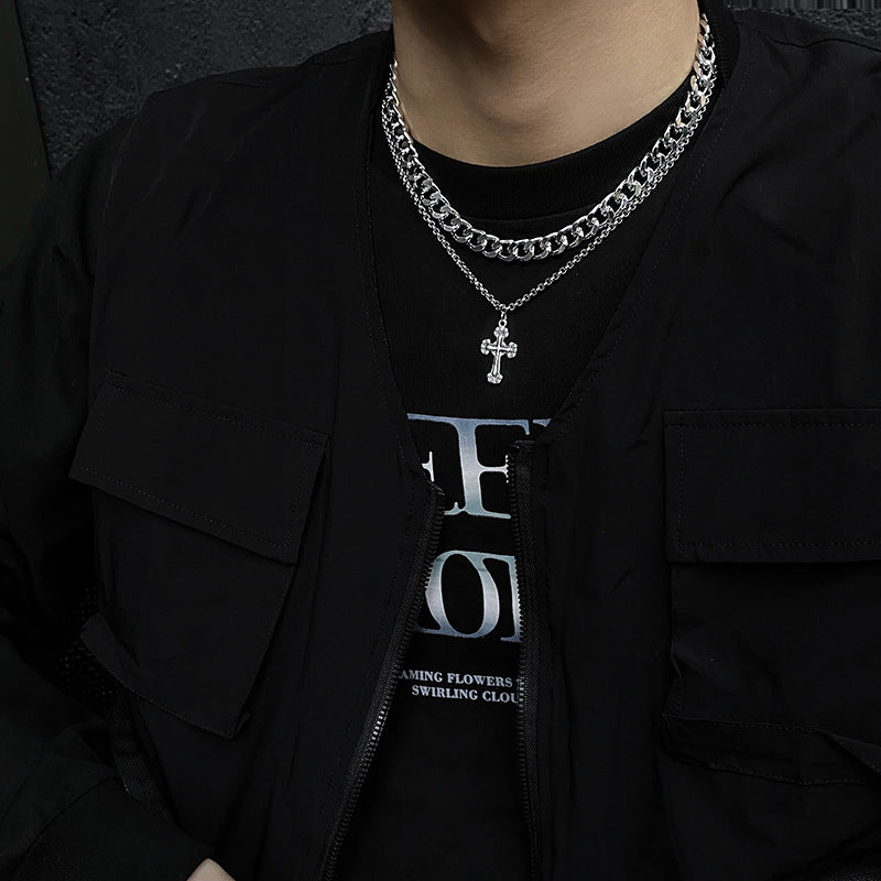 Collana Pendente a Croce Minimalista con Maglie Cubane in Acciaio al Titanio con Finitura Lucida Unisex