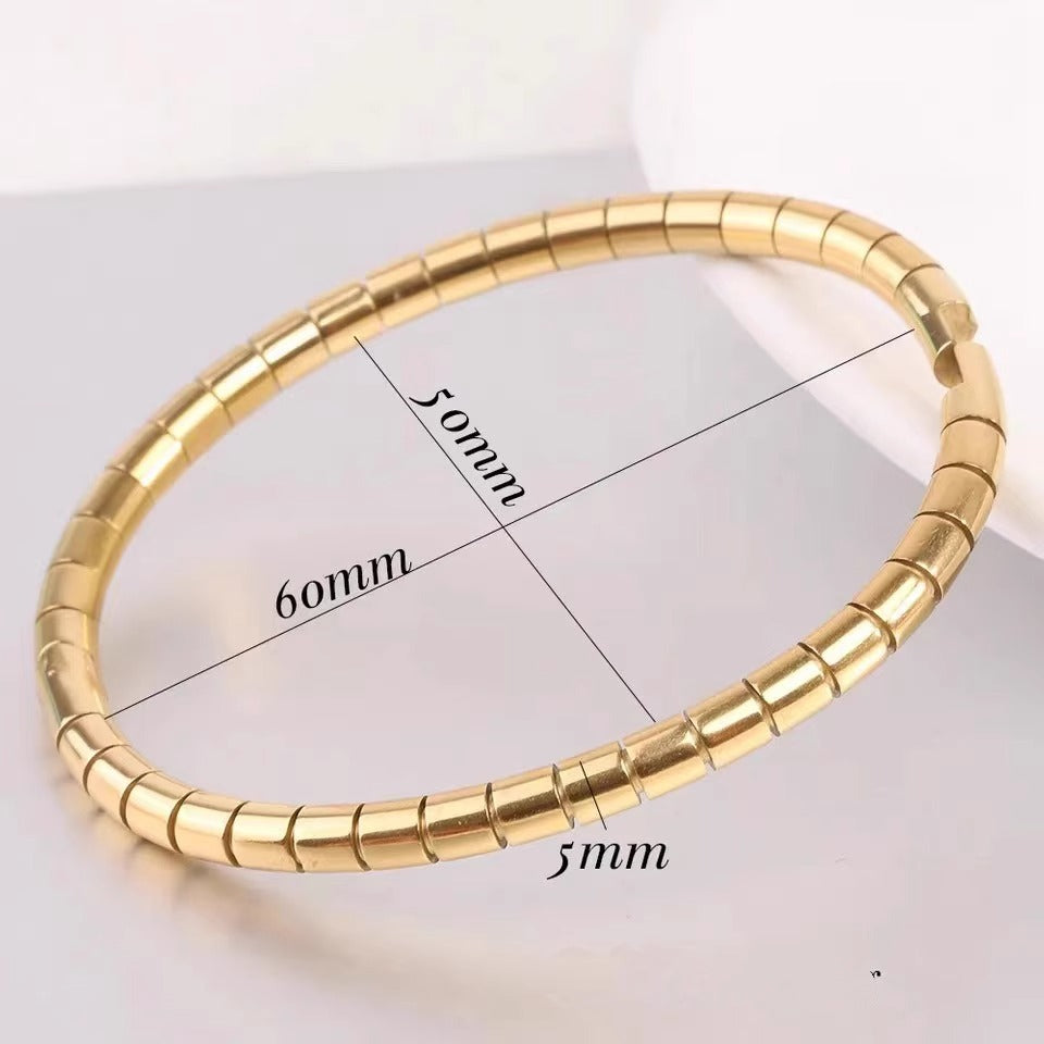 Bracciale Minimalista da Donna in Acciaio al Titanio con Segmenti di Bambù, Finitura Placcata e Superficie Liscia Lucida