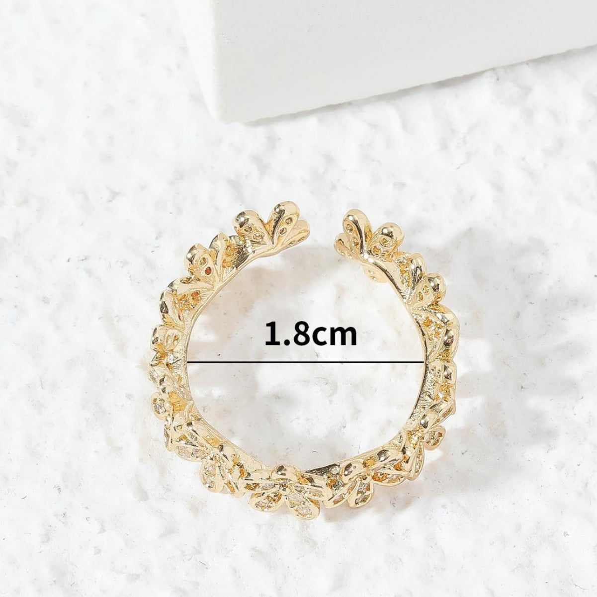 Anello da donna regolabile aperto in rame placcato oro stile pendolare alla moda con intarsio floreale di zirconi