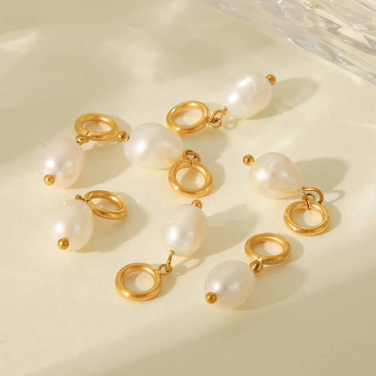 Luxury Minimalist Round Gold Plated Stainless Steel Freshwater Pearl Charm Bar