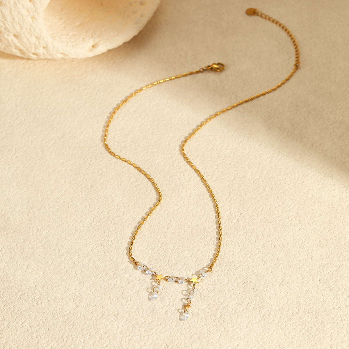 Elegante Collar de Borla de Acero Inoxidable con Baño de Oro de 18K e Incrustaciones de Circones para Mujer