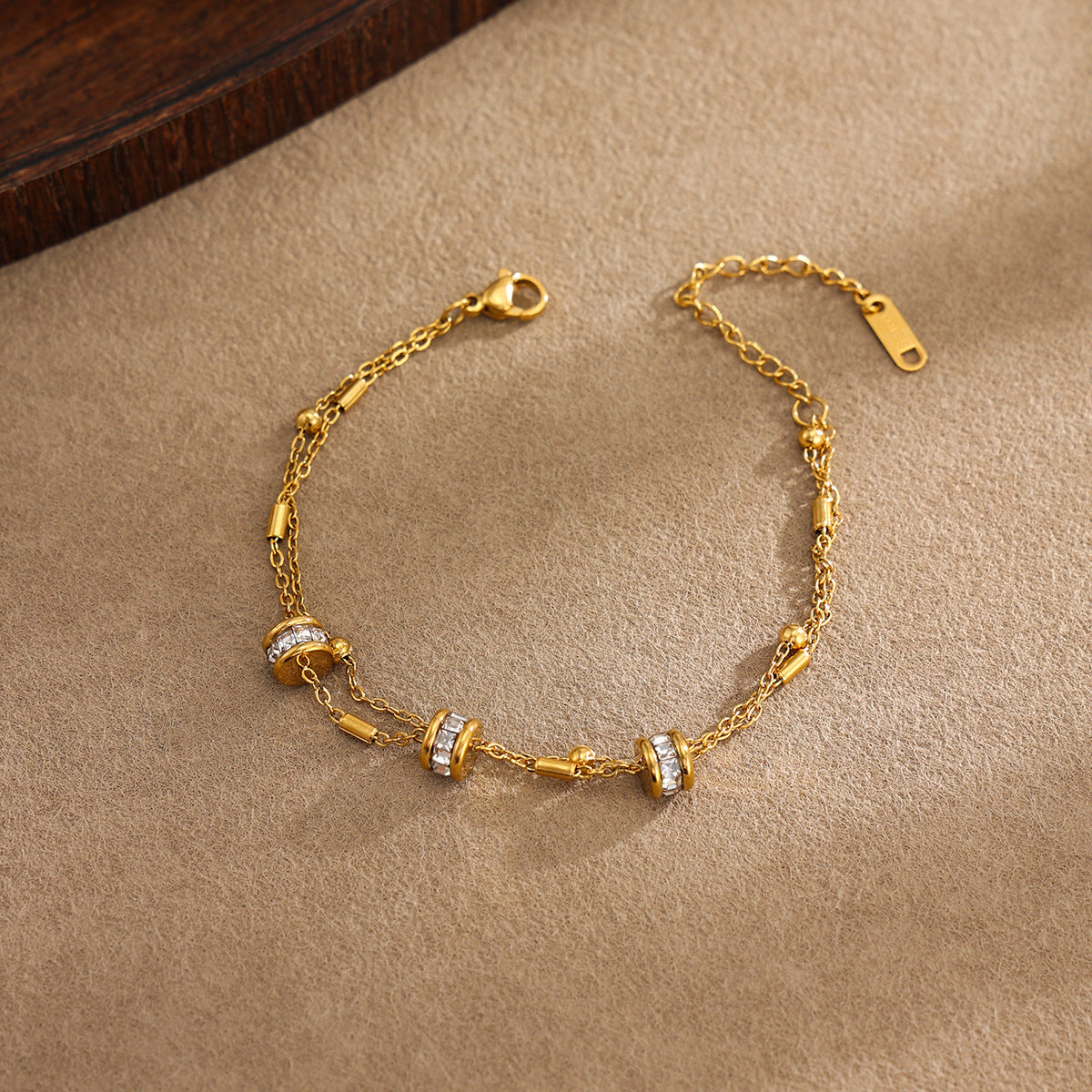 Luxury Elegant 18K Gold Plated Stainless Steel Geometric Round Rhinestone Bracelet for Women