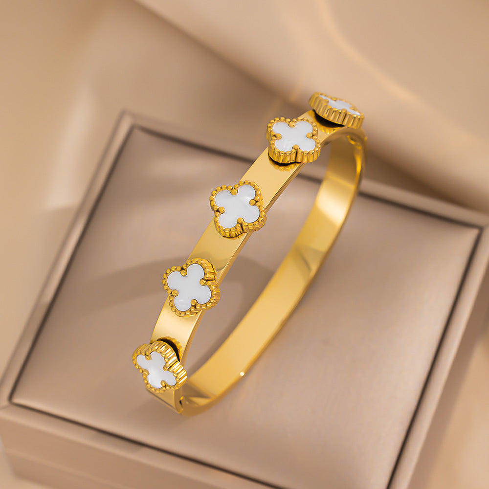 Elegante Bracciale da Donna in Acciaio Inossidabile a Forma di Trifoglio con Placcatura in Oro 18K, Ipoallergenico e Resistente allo Sbiadimento