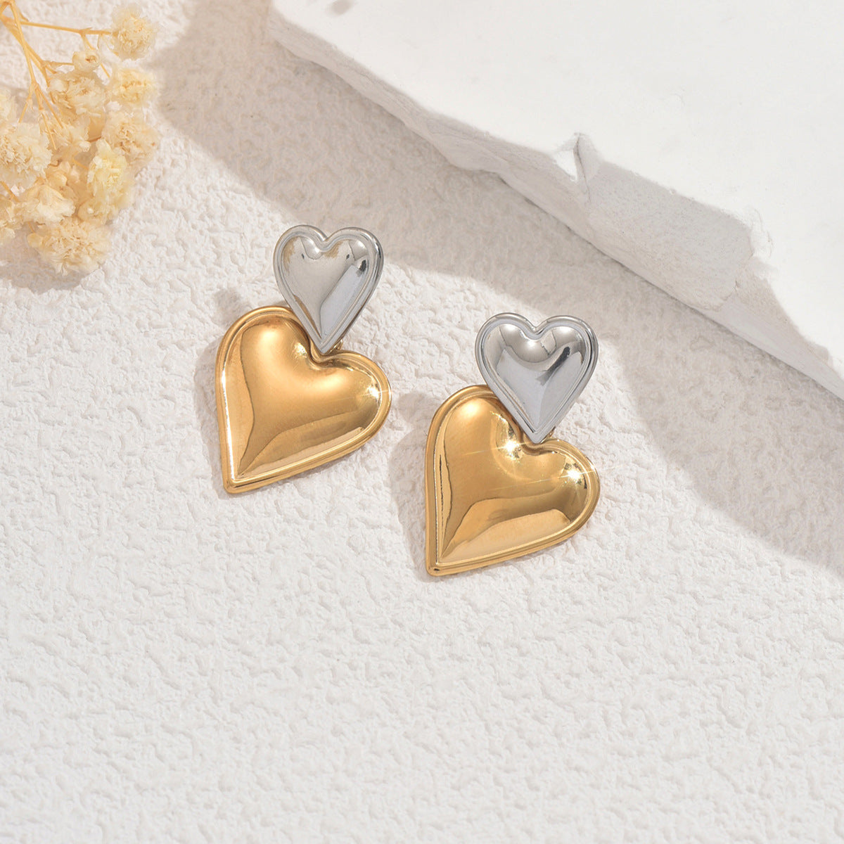 Minimalist Heart-Shaped Zinc Alloy Stud Earrings with Electroplated Finish for Women