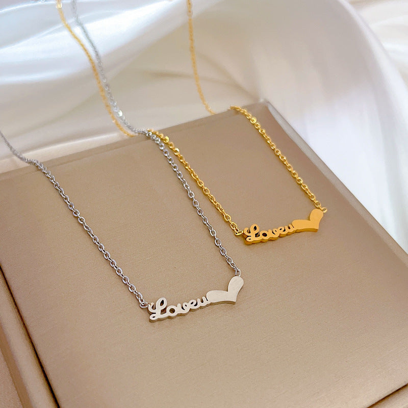 Collana pendente con lettera geometrica a cuore minimalista in acciaio al titanio per un look casual ed elegante unisex