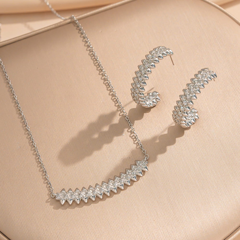 Set di Collana e Orecchini con Ciondolo a Goccia a Cuore Minimalista di Lusso in Acciaio al Titanio con Intarsi di Strass e Placcatura in Oro su Catena a O
