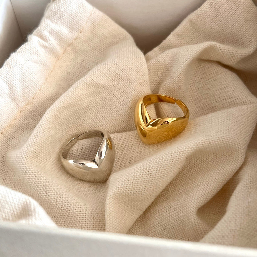 Anillo Minimalista con Forma de Corazón de Plata de Ley 925 con Acabado Pulido Liso para Mujer