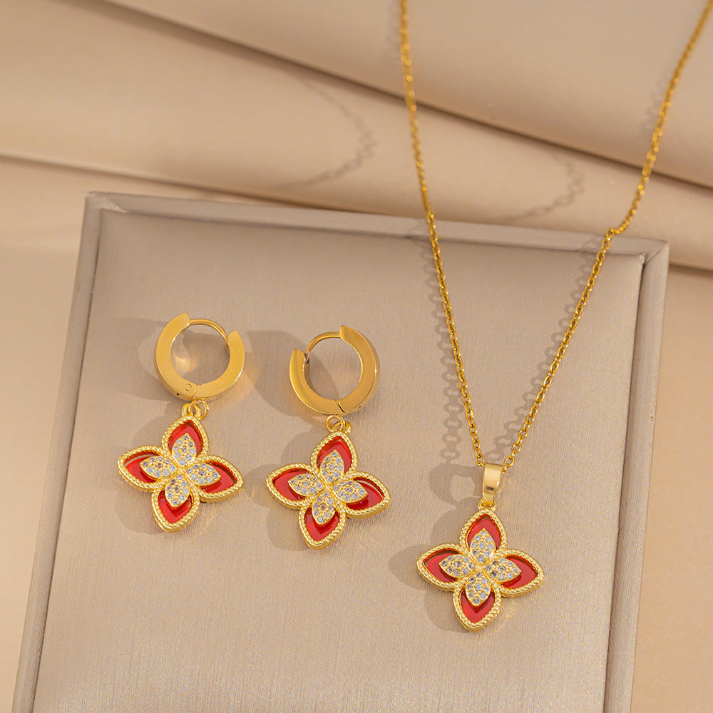 Minimalist Four-Leaf Clover Pendant Necklace in Titanium Steel with Vacuum Plating and Snake Chain for Women