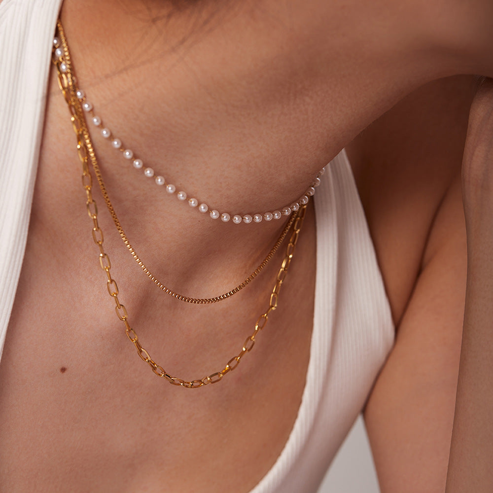 Collana alla Moda da Donna a Tre Strati in Acciaio Inossidabile Placcato Oro 18K con Piccola Perla e Catenina a Bambù