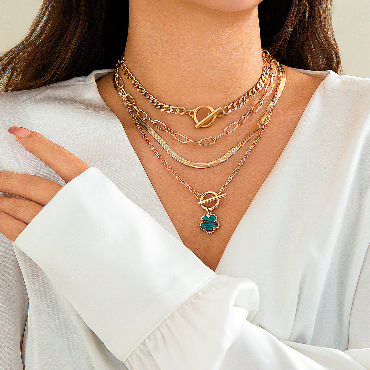 Collar con Colgante de Trébol Vintage para Mujer con Cadena de Serpiente de Aleación Acabado Enchapado Diseño Floral y Geométrico