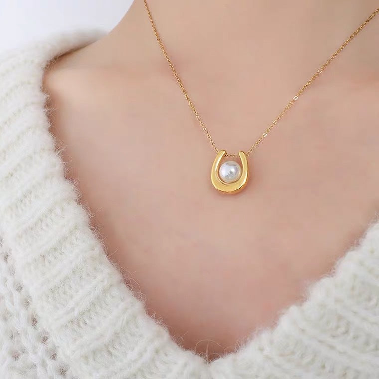 Minimalist U-Shaped Titanium Steel Necklace for Women with Pearl Pendant, Electroplated Finish, Cross Chain Style