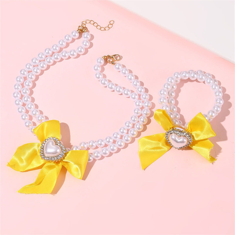 Elegante collar de perlas de doble capa para niñas con lazo y colgante de corazón en estilo estético crema, joyería de resina