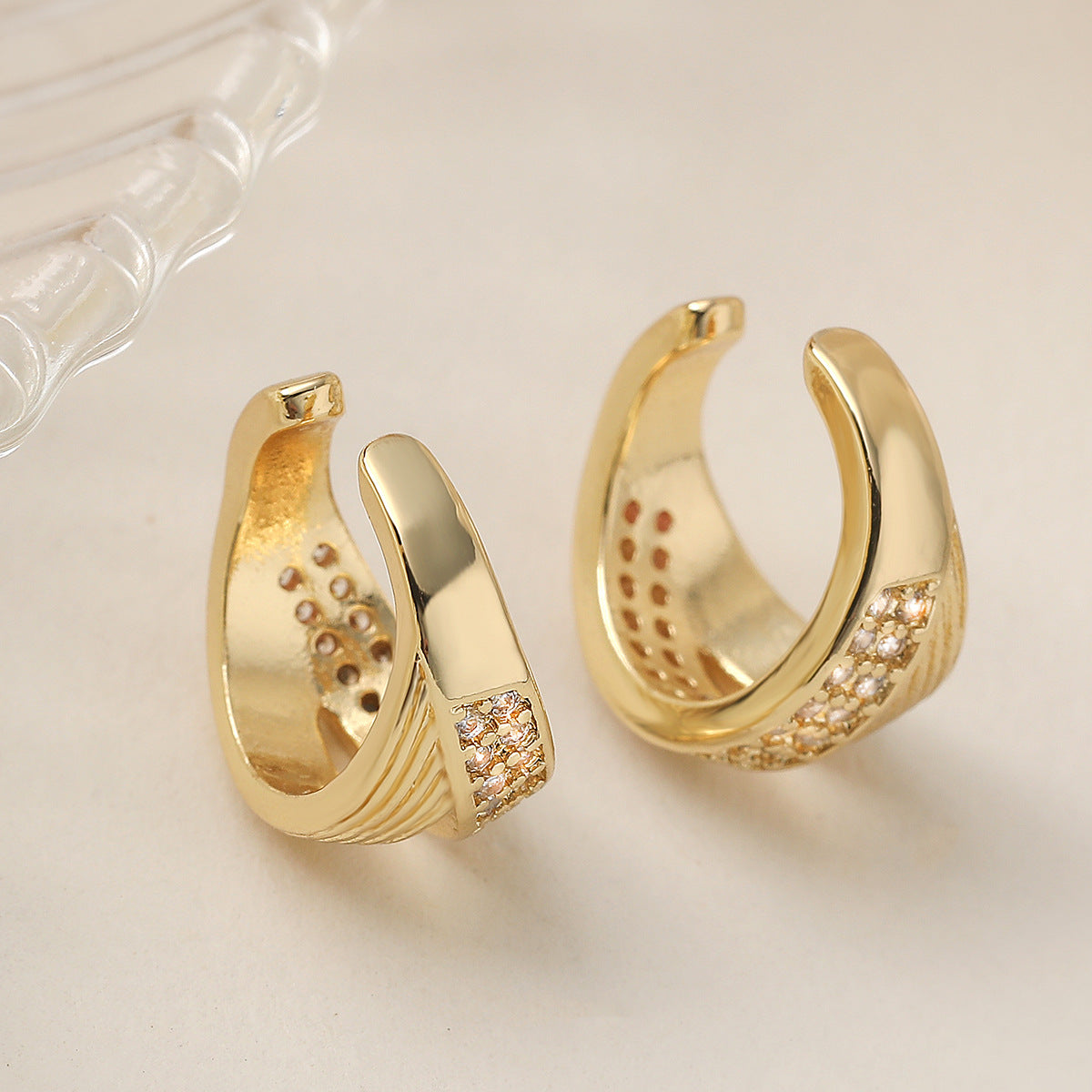 Minimalist Luxury 18K Gold Plated Brass Geometric Micro-Inlay Cubic Zirconia U-Shape Clip-On Earrings for Women