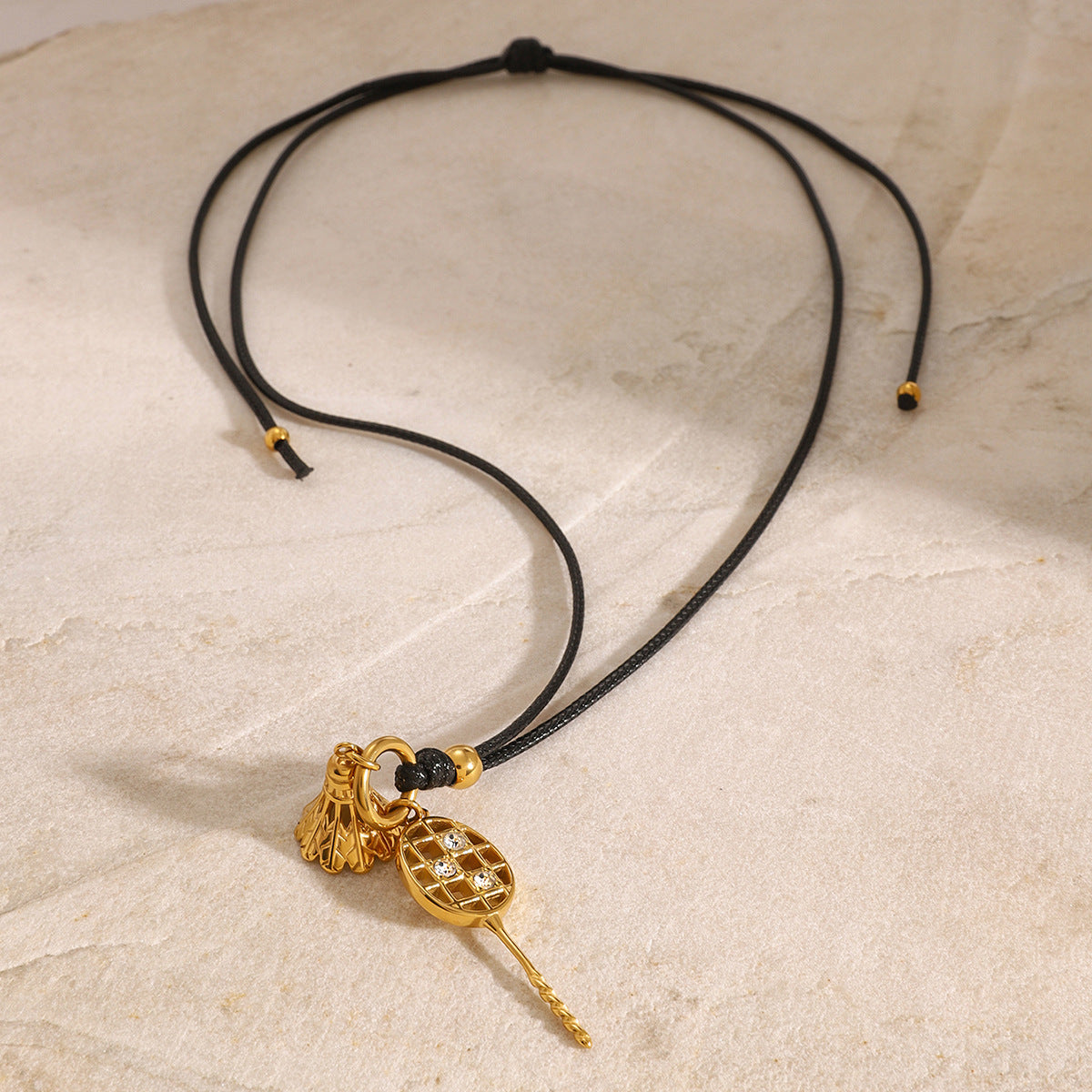 Collana con pendente geometrico minimalista da donna in acciaio inossidabile con ciondolo in acciaio al titanio e finitura galvanizzata