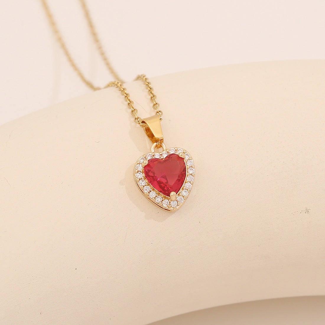 Collana con Pendente a Cuore alla Moda in Acciaio Inossidabile con Zirconi Micro-Incastonati, Catenina Clavicola Elettroplaccata