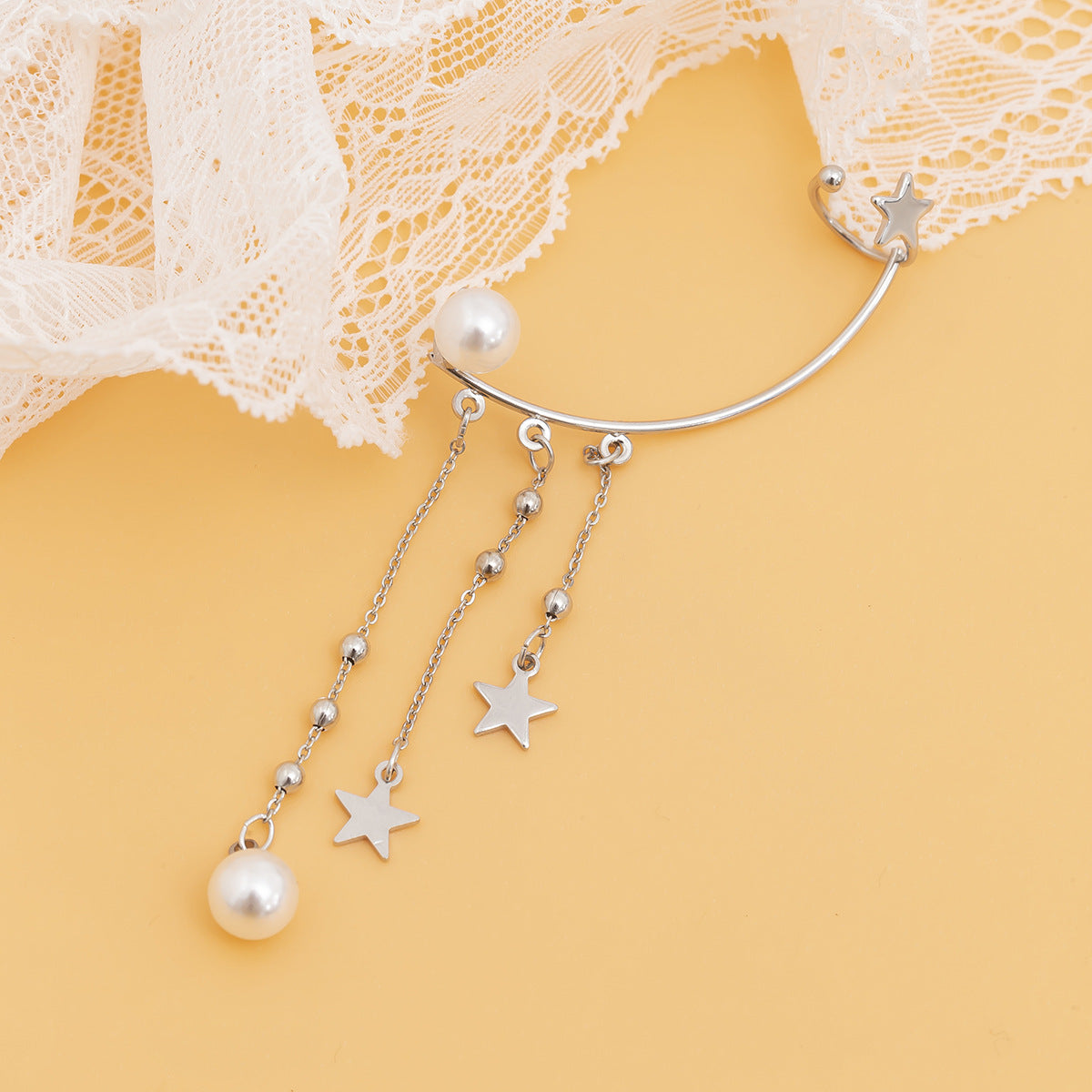 Orecchini a clip in metallo galvanizzato a forma di stella geometrica stile Ins da donna con perle finte e nappe