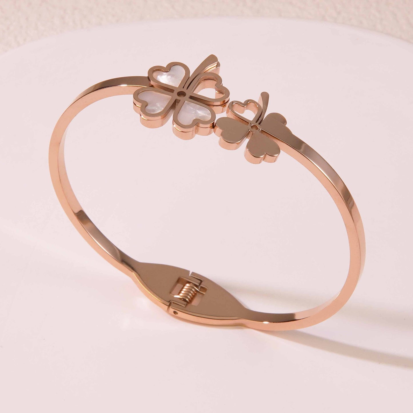 Elegant 18K Gold Plated Geometric Round Titanium Steel Bracelet