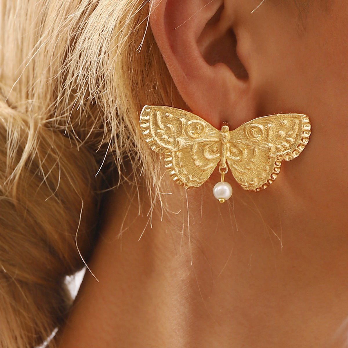 Pendientes de aleación con forma de mariposa estilo palaciego vintage con perlas simuladas y acabado chapado