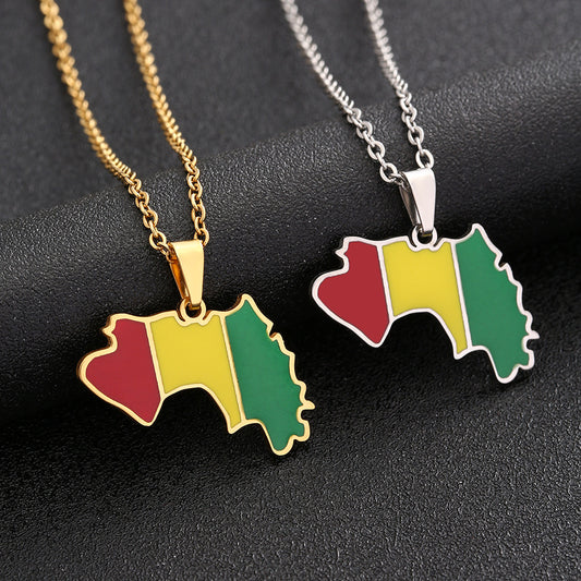 Collar con colgante de mapa geométrico minimalista de Guinea en acero inoxidable con dije de acero de titanio y acabado galvanizado para uso casual unisex