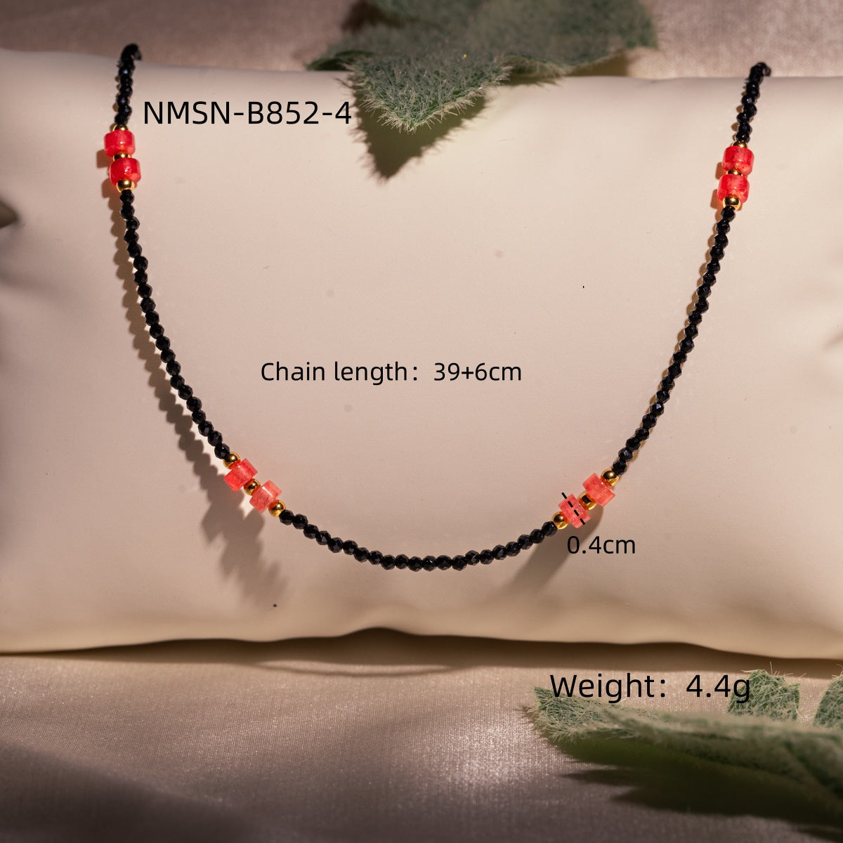 Collar minimalista de espinela negra y perlas en acero inoxidable con acabado chapado para mujer