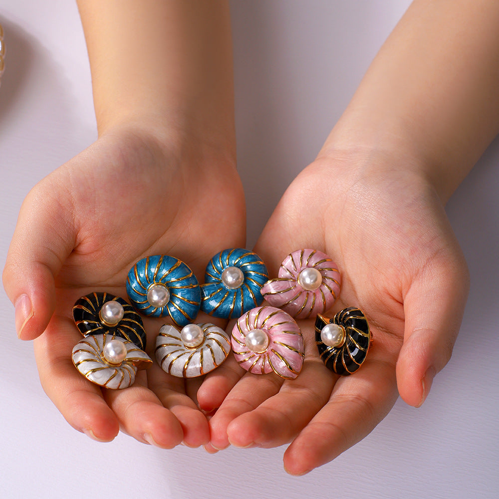 Vintage Seashell-Shaped Enamel-Dipped Stainless Steel Earrings for Women with Geometric Design and 18K Vacuum Plating