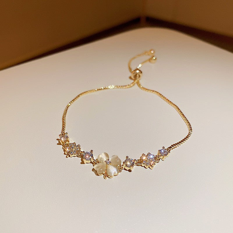 Elegant Heart-Shaped Gold-Plated Zirconia Bracelet for Women with Delicate Luxury Aesthetic