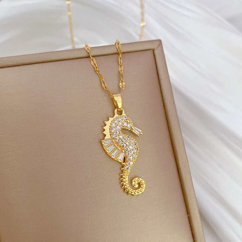 Collana Unisex di Lusso in Acciaio al Titanio con Intarsi di Strass e Motivo Geometrico