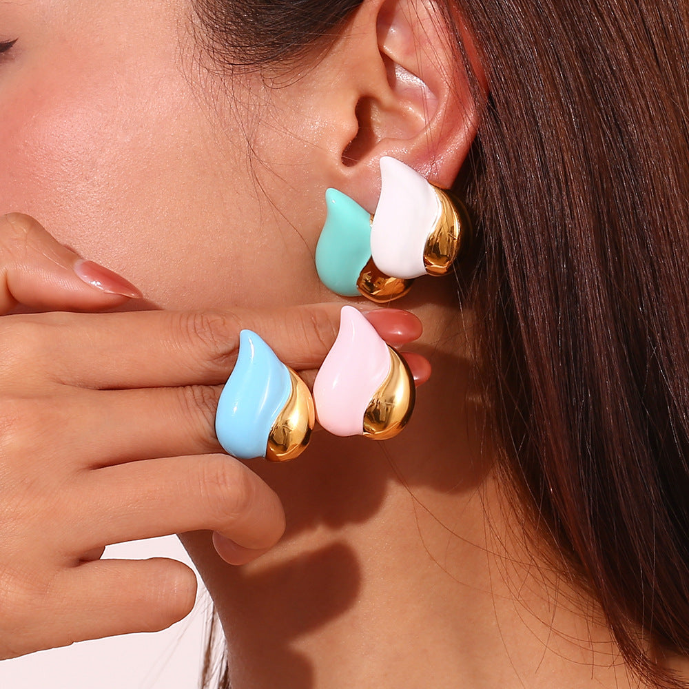 Orecchini da donna in acciaio inossidabile a forma di cuore, stile minimalista, placcati in oro 18 carati e smaltati