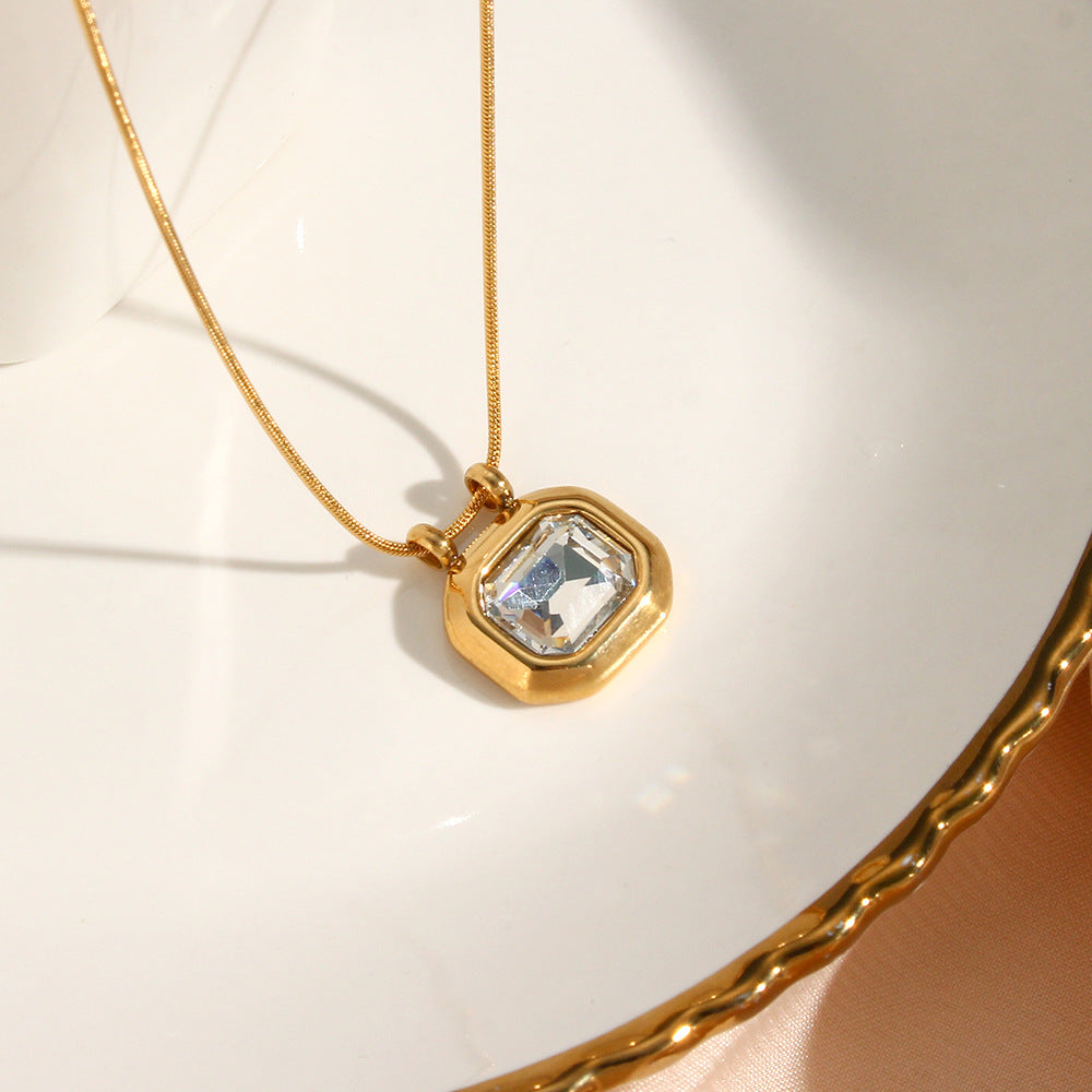 Collana da Donna con Pendente a Lucchetto in Zirconia Placcato Oro 18K in Acciaio Inossidabile, Design Geometrico Minimalista, Stile Vintage