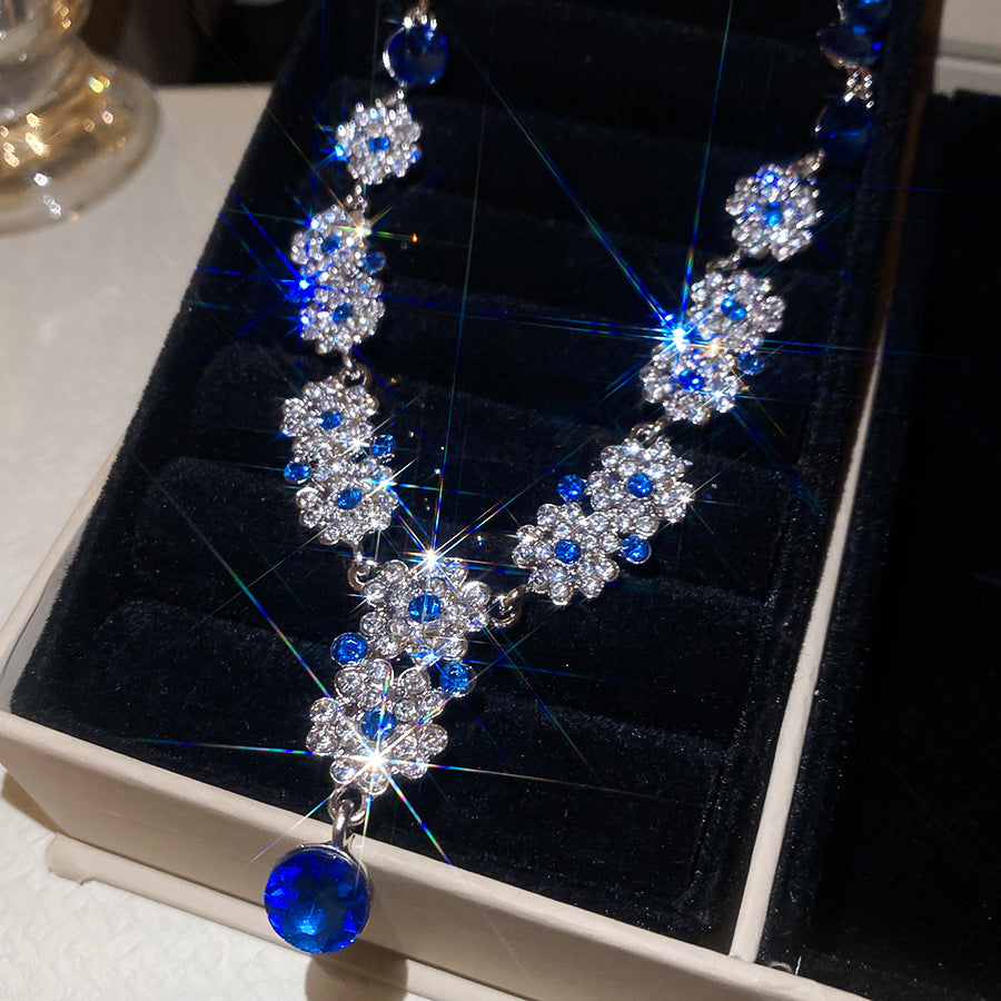 Set di collana e orecchini pendenti rotondi floreali con strass in lega in stile vintage per donna