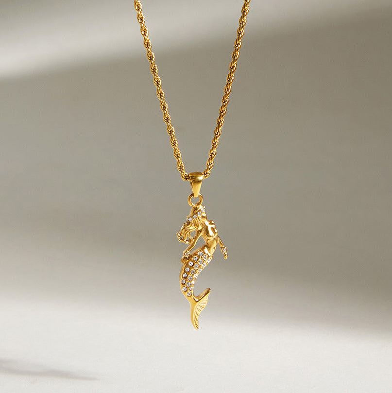 Elegante Collana Minimalista con Ciondolo a Sirena Geometrica con Intarsio di Zirconi, in Acciaio Inox Placcato PVD, per Donna