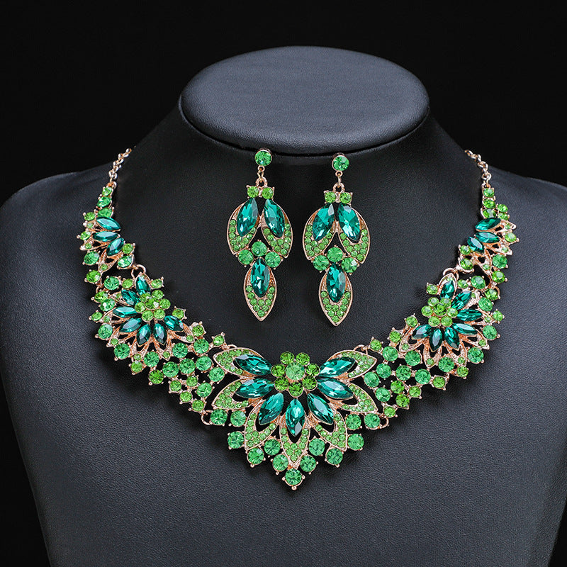 Conjunto de collar con colgante de hoja y motivos florales vintage para mujer, con base de aleación e incrustaciones de pedrería en cadena tipo O, elegante joyería nupcial