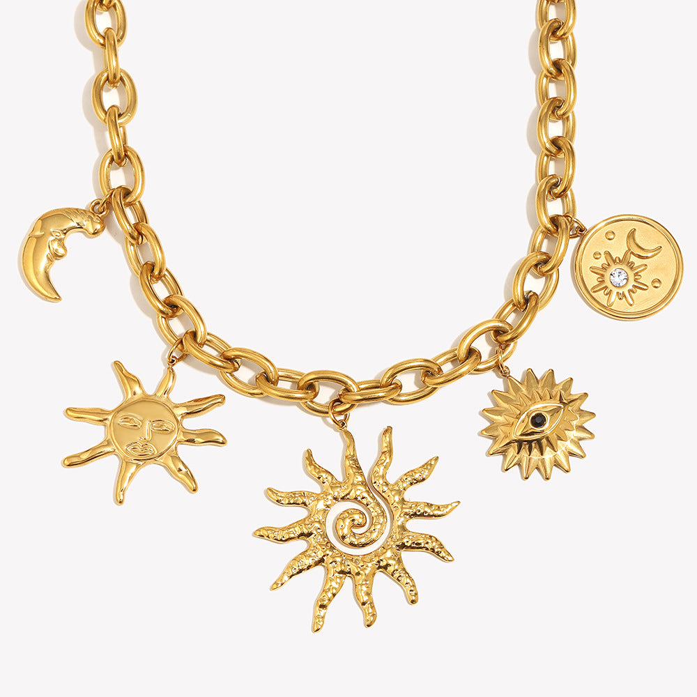 Collar con colgante de sol geométrico minimalista para mujer en acero inoxidable con baño de oro de 18 quilates en cadena tipo O