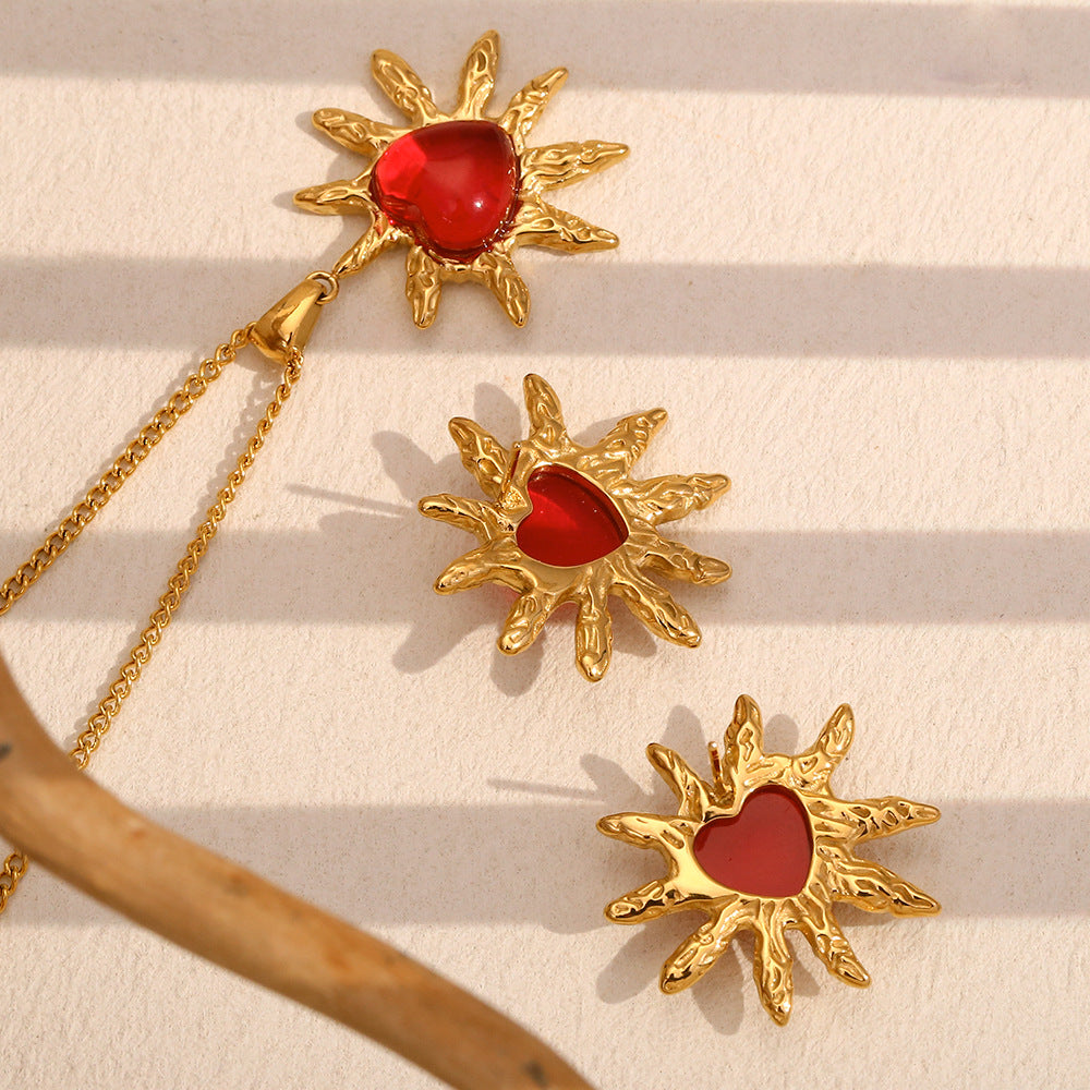 Collana da donna alla moda minimalista a forma di cuore in acciaio inossidabile placcato oro 18 carati con agata rossa e design a raggiera