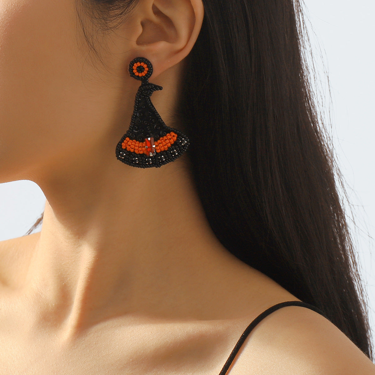 Pendientes de disfraz de Halloween hechos a mano de estilo bohemio con cuentas, lentejuelas, pedrería y diseño en forma de sombrero para mujer
