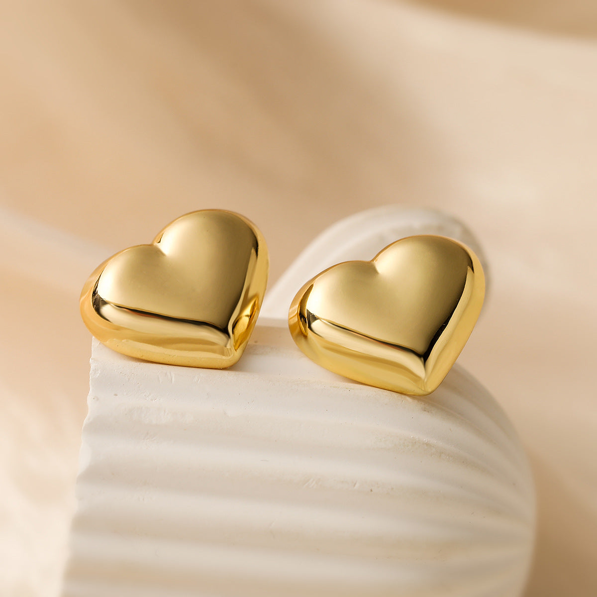 Orecchini vintage in rame a forma di cuore con placcatura in oro per donna, orecchini a perno alla moda, minimalisti e versatili