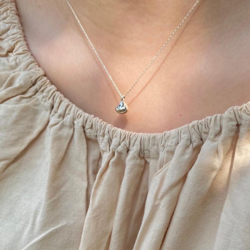 Collar con colgante de llave geométrica minimalista en plata de ley 925