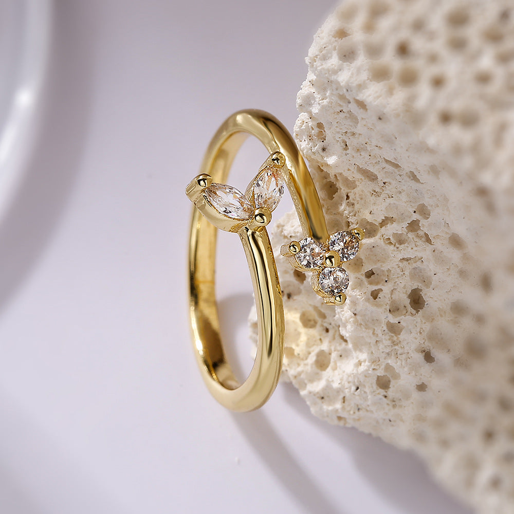 Anello Aperto Geometrico Minimalista da Donna con Finitura Smaltata e Motivo Floreale in Zirconia Micro-Pave