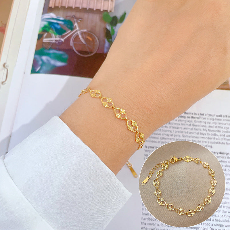 Vintage Korean Laser Water Wave Oval Pig Nose O-Chain Bracelet for Women and Men Titanium Steel Plated Gold