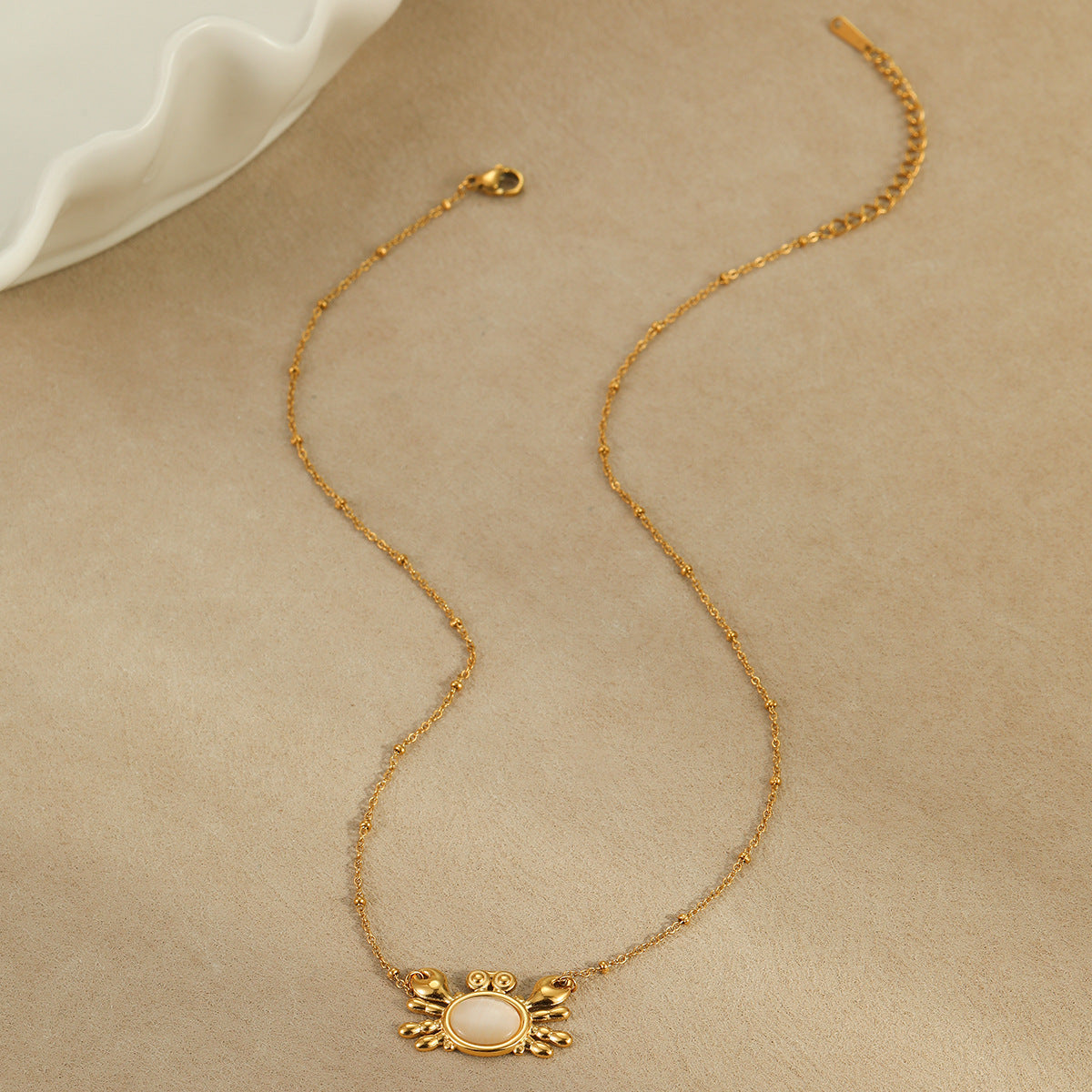 Elegante Collar con Colgante de Cangrejo para Mujer en Acero Inoxidable con Acabado Chapado, Diseño del Zodíaco Cáncer, Delicada Cadena para Clavícula