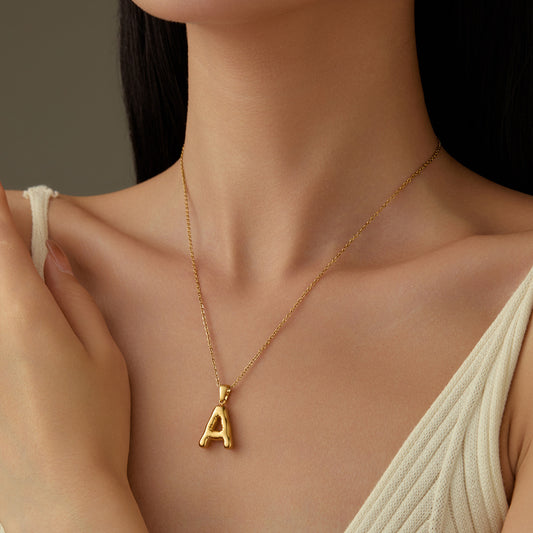 Elegante Collar Minimalista de Acero Inoxidable con Letra para Mujer, Acabado Bañado y Largo Ajustable