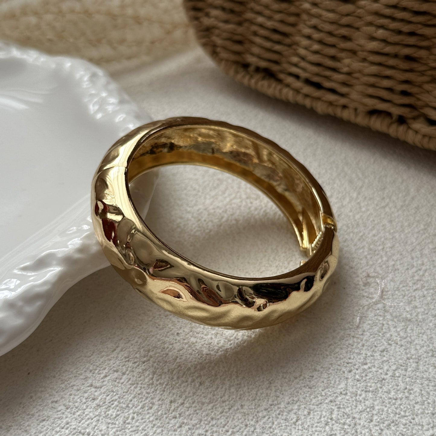 Vintage Fashion Resin Plated Bracelet for Women