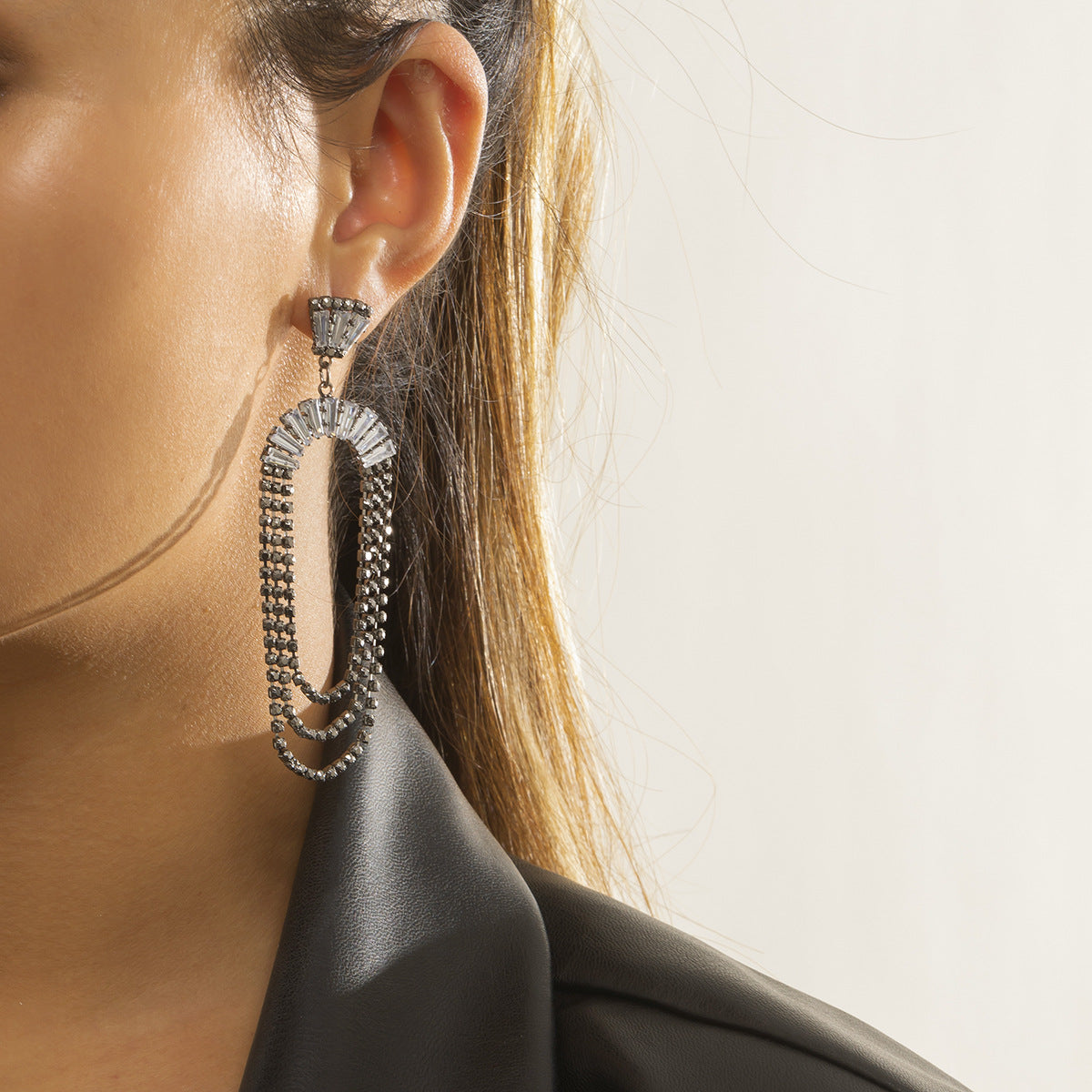 Sweet Hip-hop Geometric Rhinestone Inlay Alloy Earrings with Tassel for Women